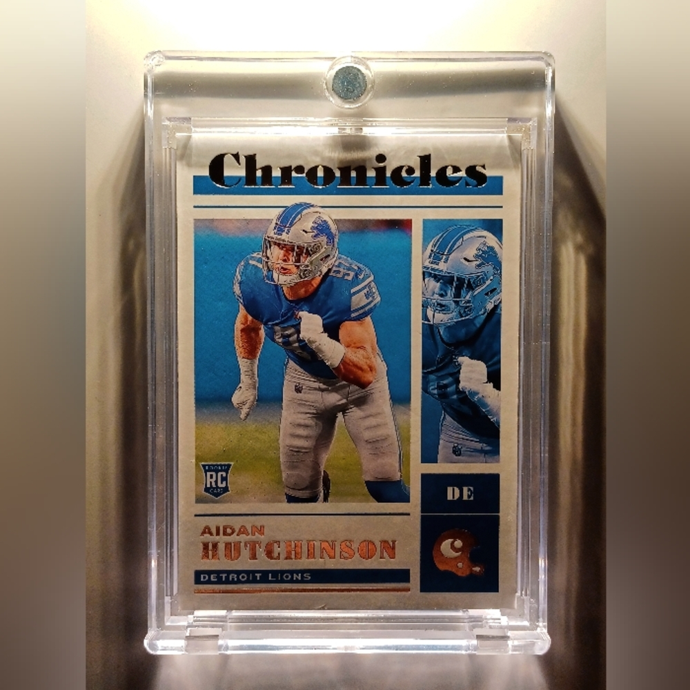 Aidan hutchinson Detroit Lions rookie football card in case